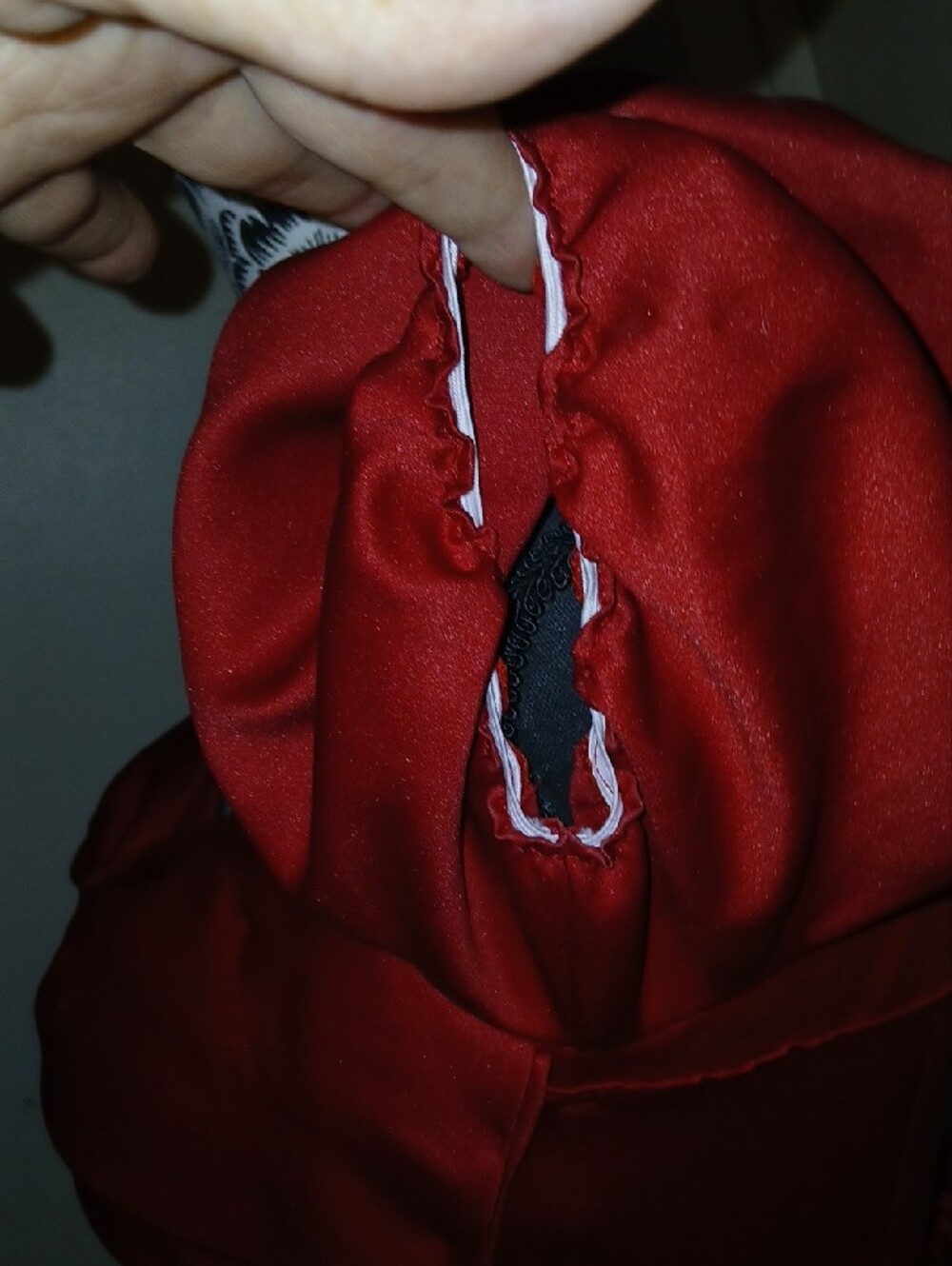 Elegant Red Puff-Sleeve Evening Gown - Picture 4 of 11